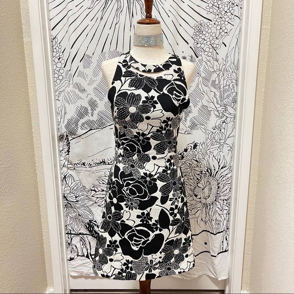 🌈 Gorgeous flower pop art dress - Picture 2 of 11